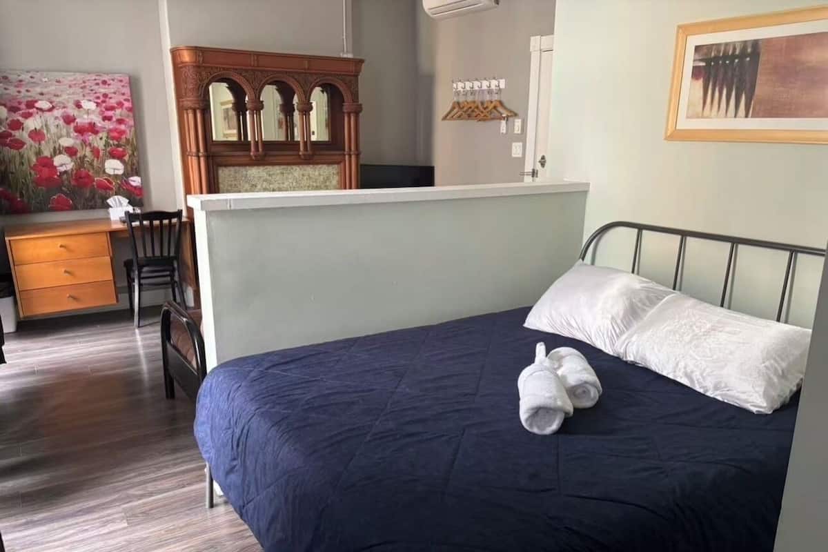Deluxe Room, 1 Queen Bed with Sofa bed | Desk, iron/ironing board (on request), WiFi (free), bed sheets