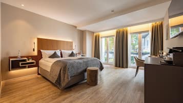 Deluxe double room with balcony | Premium bedding, minibar, in-room safe, desk