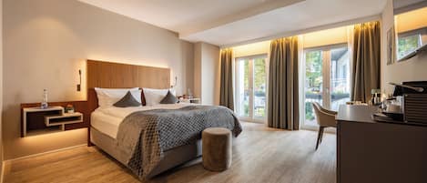 Deluxe double room with balcony | Premium bedding, minibar, in-room safe, desk