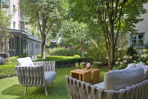 Garden - MAXIMILIAN MUNICH Apartments & Hotel (Munich)