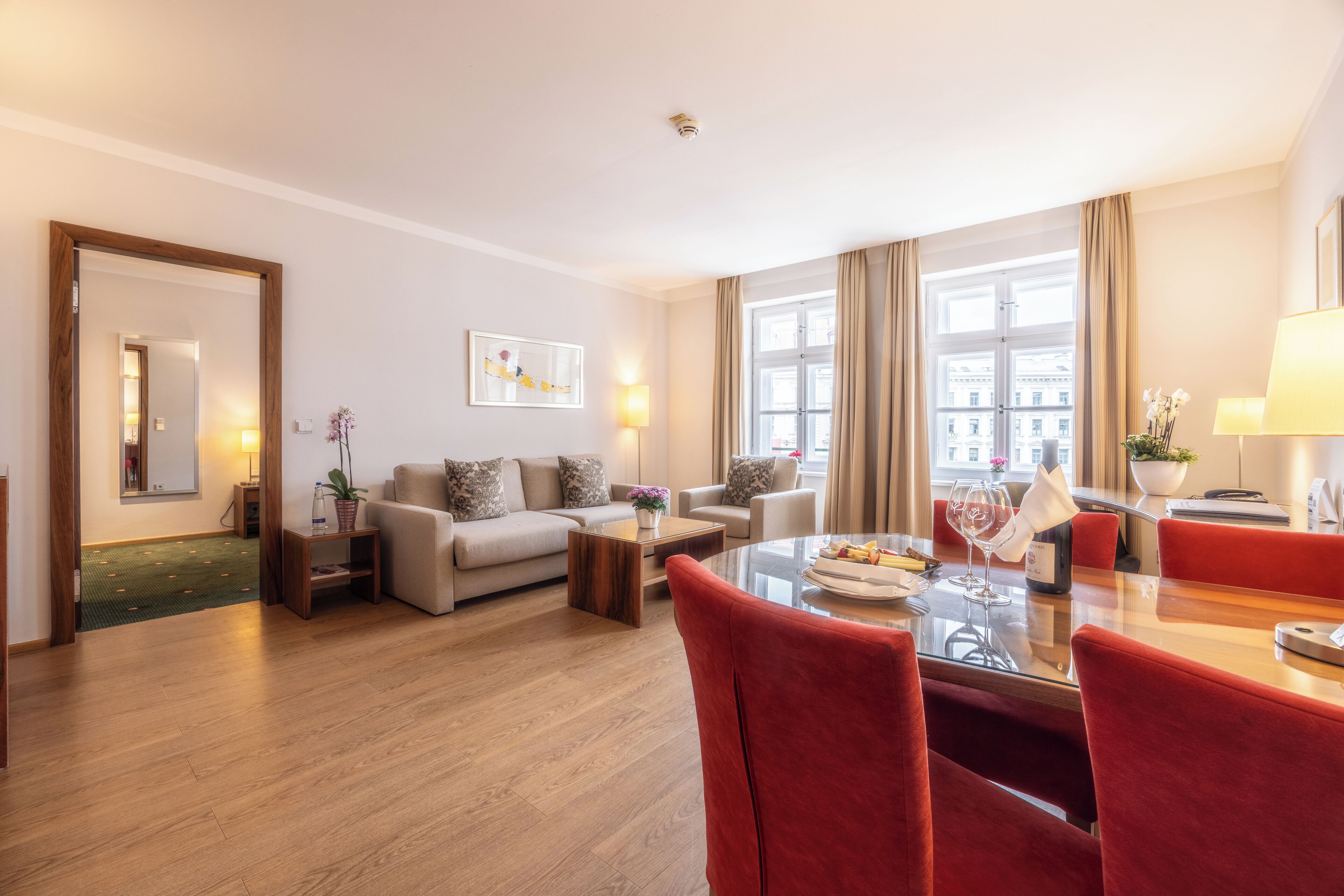 City Suite, 1 Bedroom | Living area