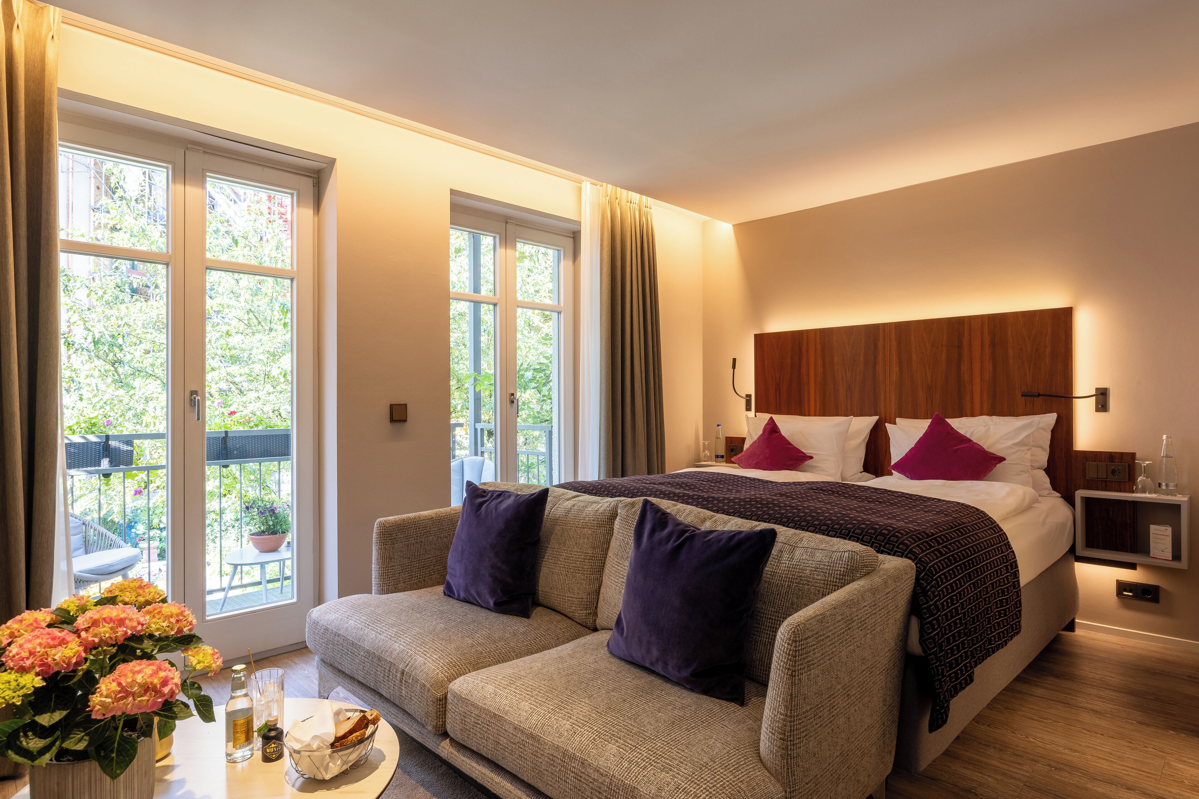 Deluxe Studio, 1 King Bed, Non Smoking, Garden View