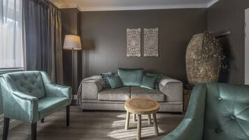 Junior Suite | Pillowtop beds, in-room safe, desk, soundproofing