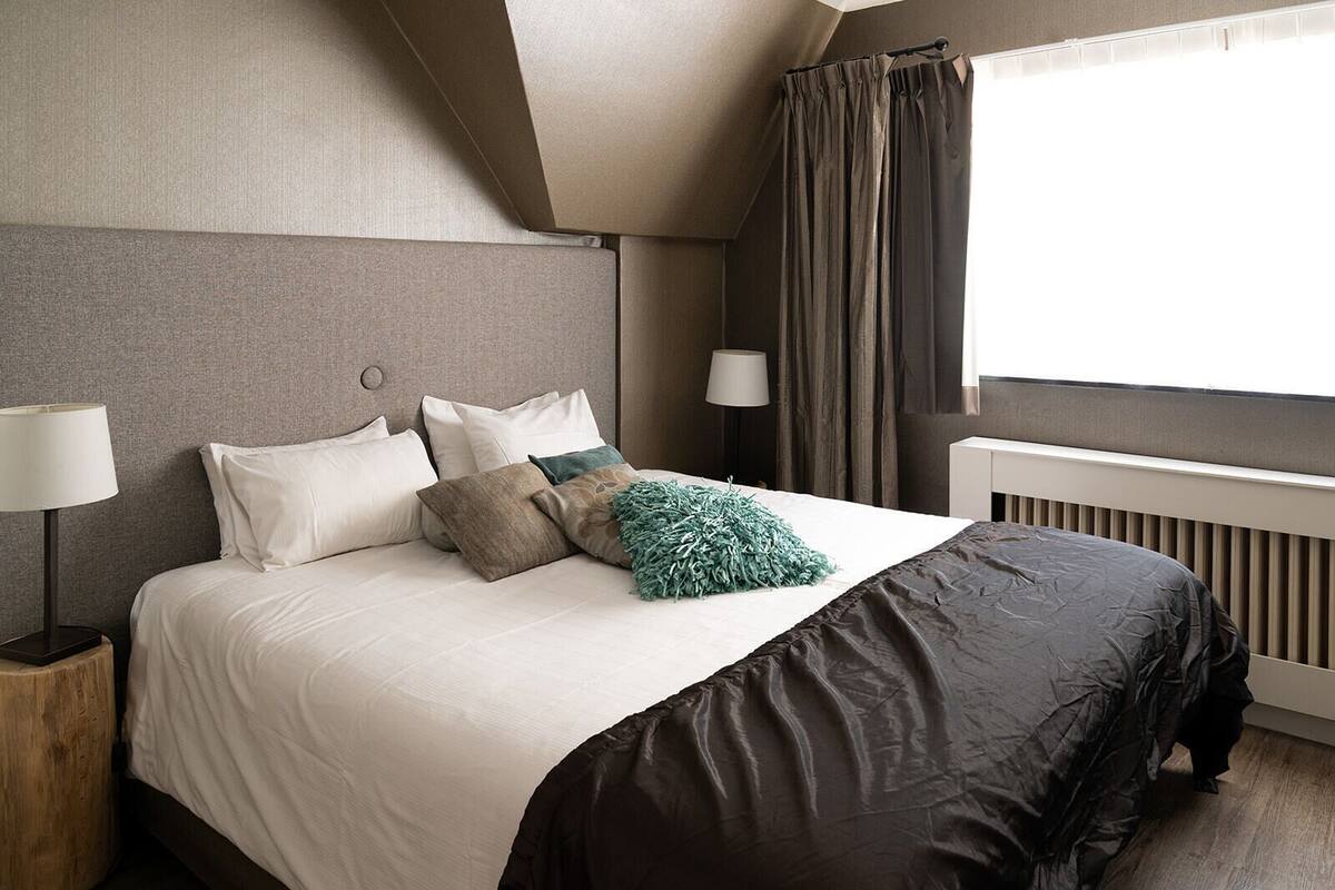 Classic Double Room | Pillowtop beds, minibar (some free items), in-room safe, desk