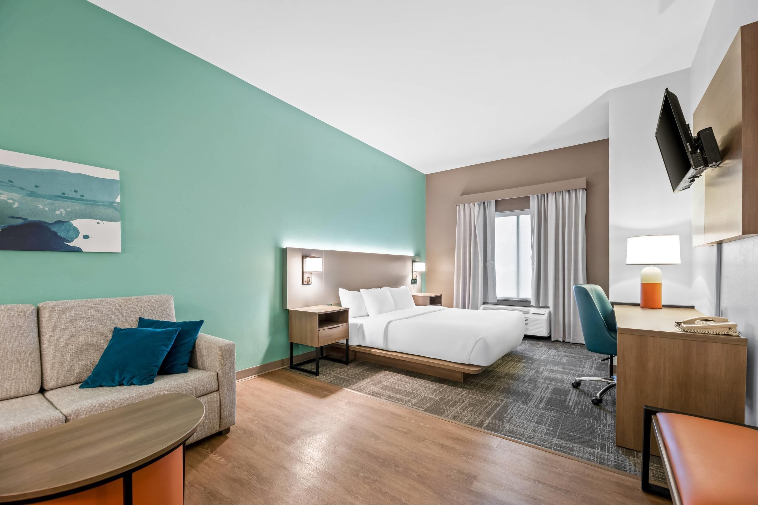 Suite, 1 King-Bett und Schlafsofa, barrierefrei, Nichtraucher | Pillowtop-Betten, Schreibtisch, Bügeleisen/Bügelbrett