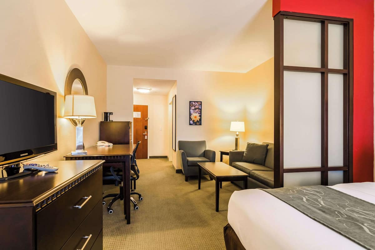 Suite, Non Smoking | Pillowtop beds, desk, iron/ironing board, free cribs/infant beds