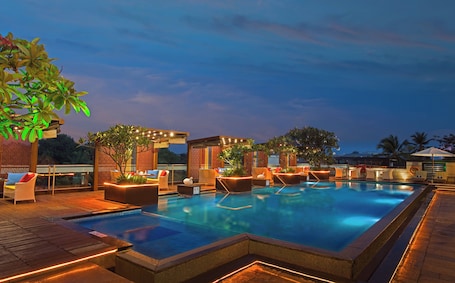 Outdoor pool, pool loungers. Holiday Inn Cochin by IHG