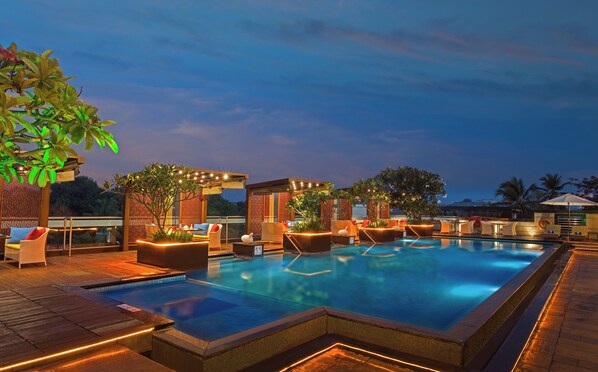 Outdoor pool, sun loungers