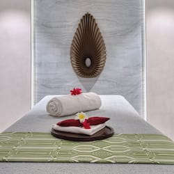 Couples treatment room(s), sauna, steam room, body treatments