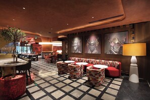 3 restaurants; breakfast, lunch, dinner, and brunch served