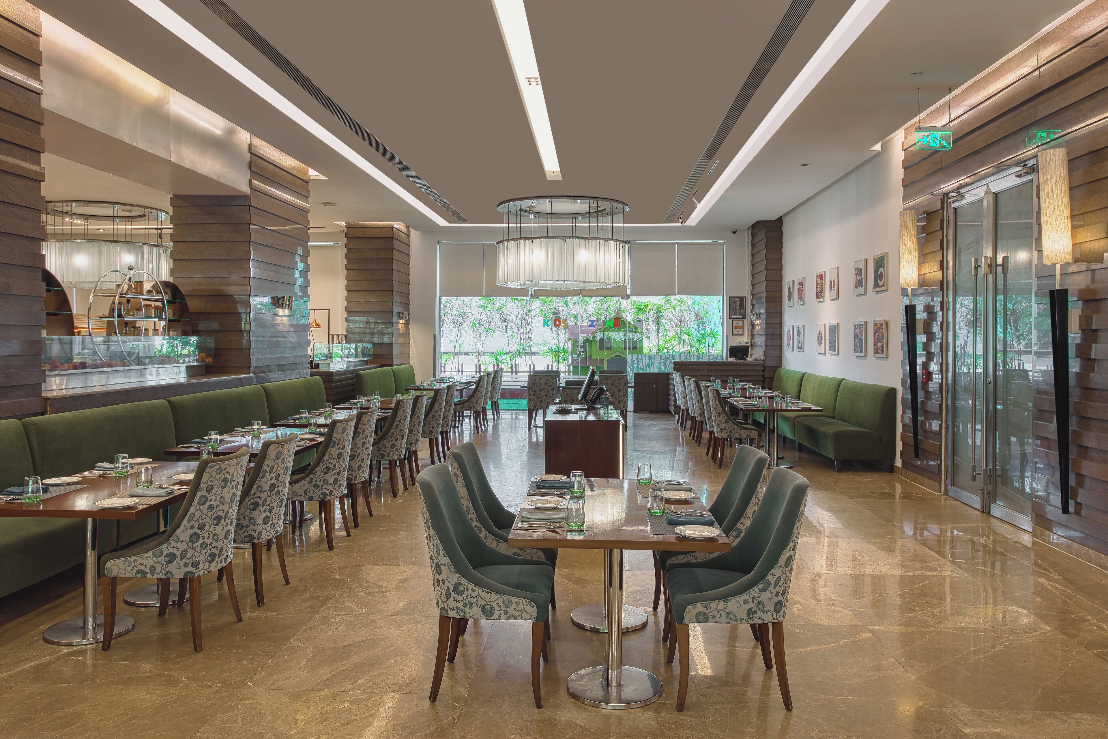 3 restaurants, breakfast, lunch, dinner served; international cuisine 