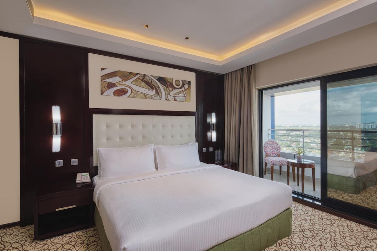 1 bedroom, premium bedding, minibar, in-room safe