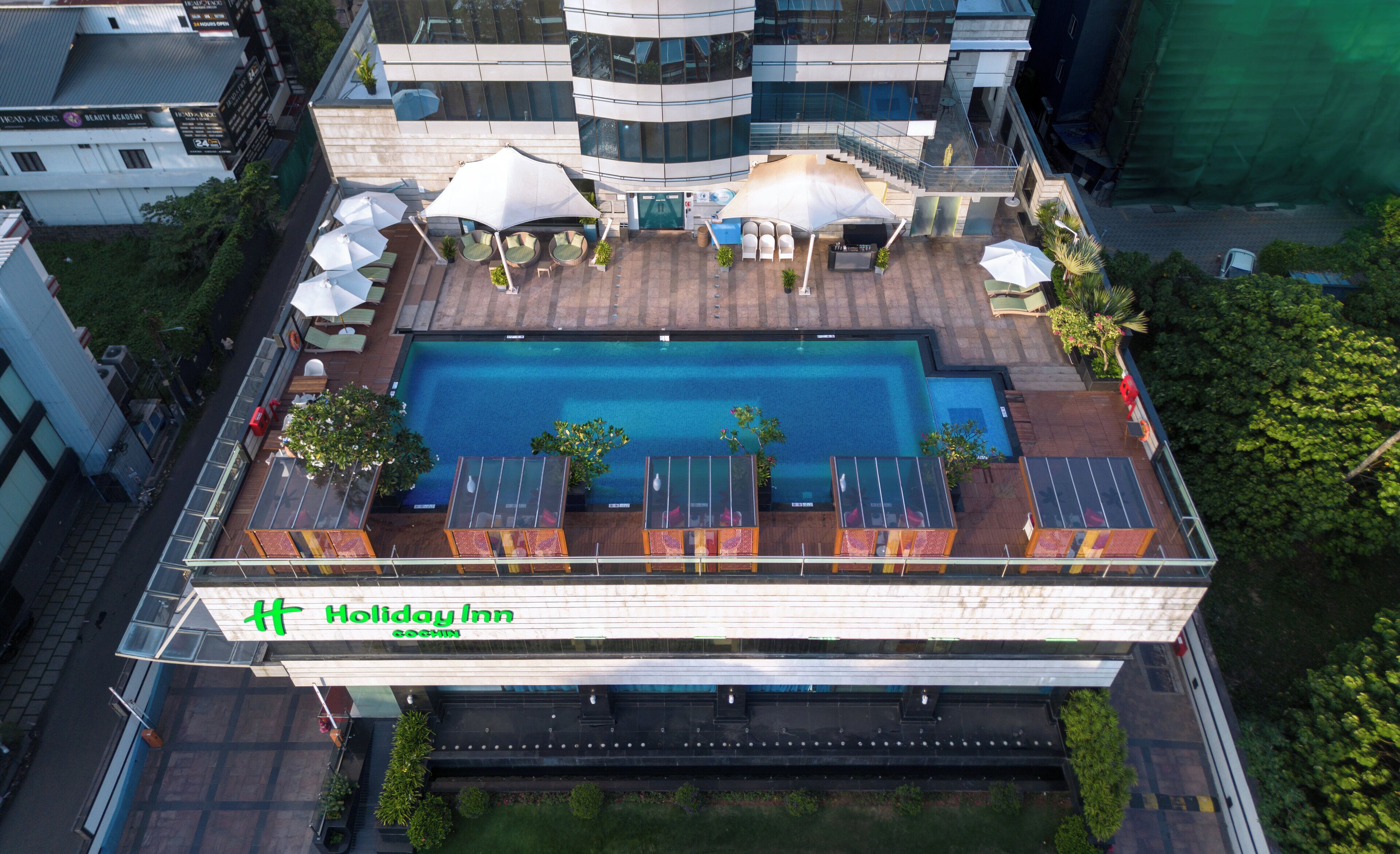 Outdoor pool, pool loungers