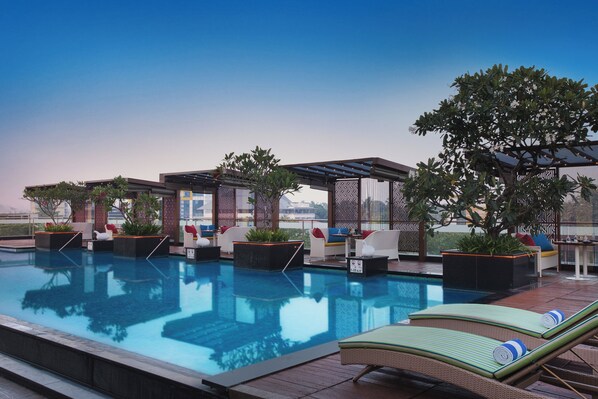 Outdoor pool, pool loungers