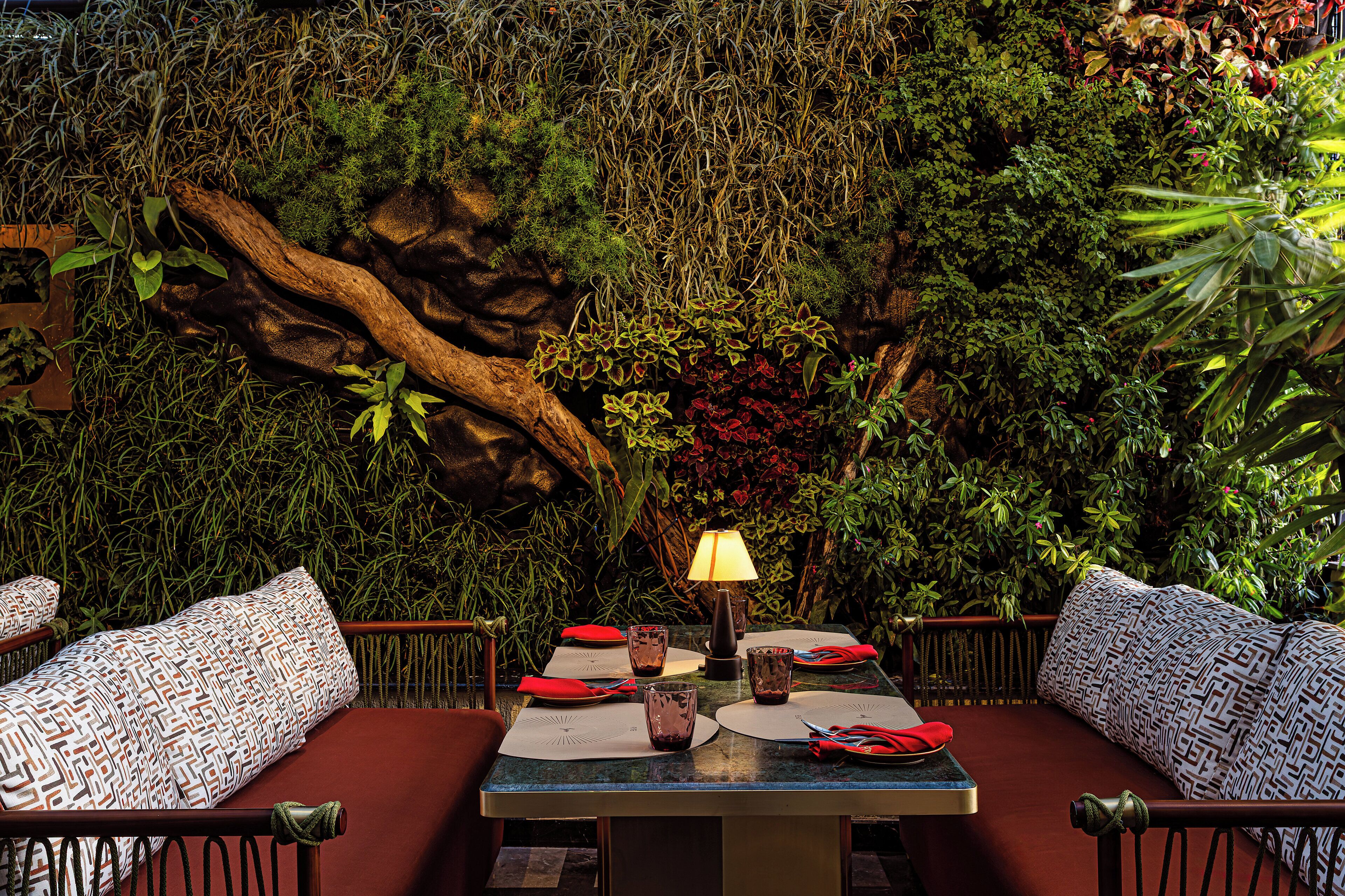 3 restaurants; breakfast, lunch, dinner, and brunch served