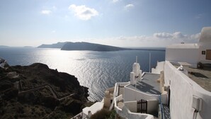 Front of property - Fotinos Houses (Santorini)