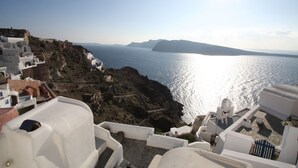 Traditional Suite | Balcony - Fotinos Houses (Santorini)