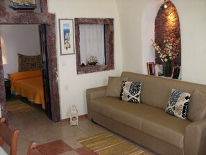 Traditional-Suite | Wohnzimmer | 32-Zoll-Flachbildfernseher mit Digitalempfang, Fernseher