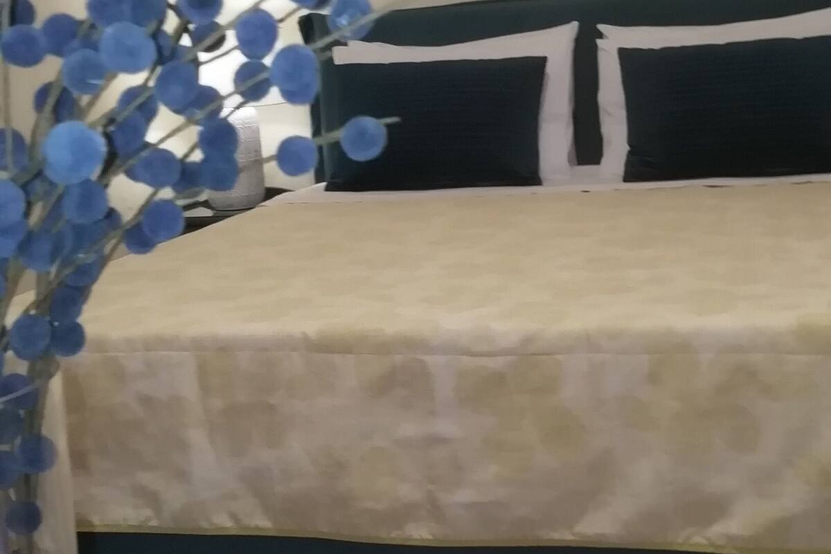Honeymoon Studio Suite | Egyptian cotton sheets, premium bedding, pillowtop beds, in-room safe