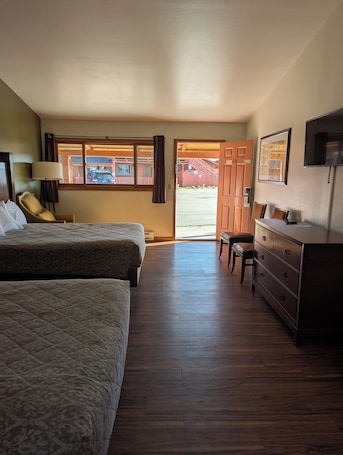 Ropa de cama de alta calidad, colchones con pillow-top y escritorio