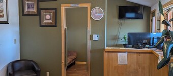 韦斯特汽车旅馆暨房车公园