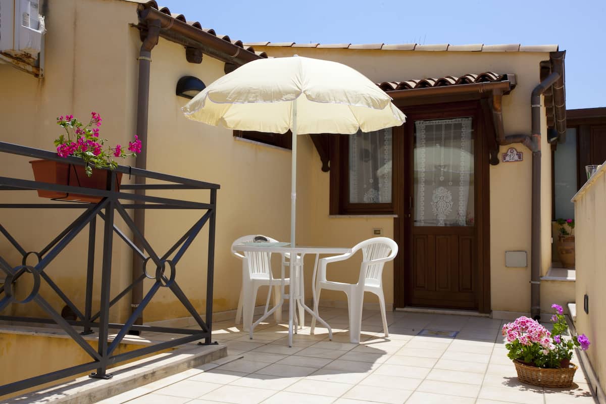 Romantic Room | 13 bedrooms, free WiFi, bed sheets