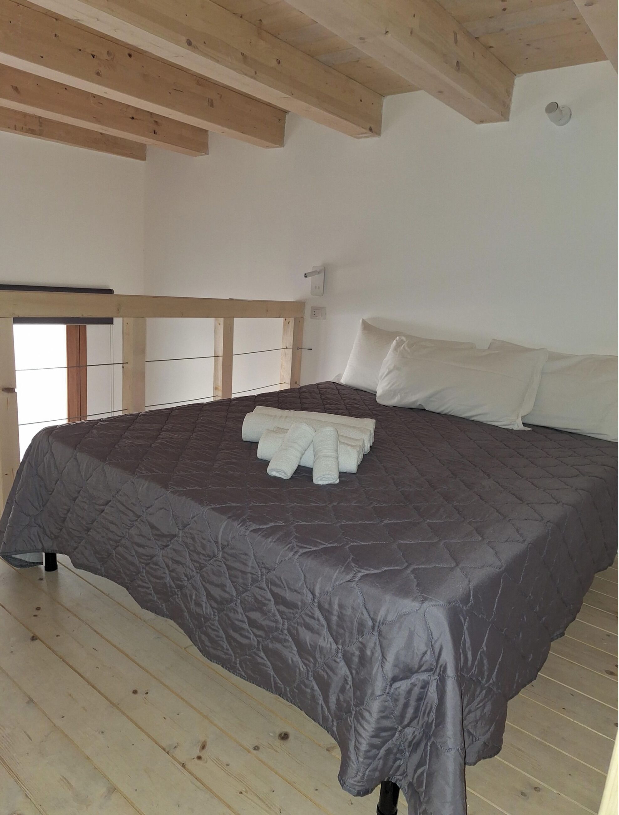 13 عدّة غرف نوم وواي فاي مجانًا وملاءات أسرّة