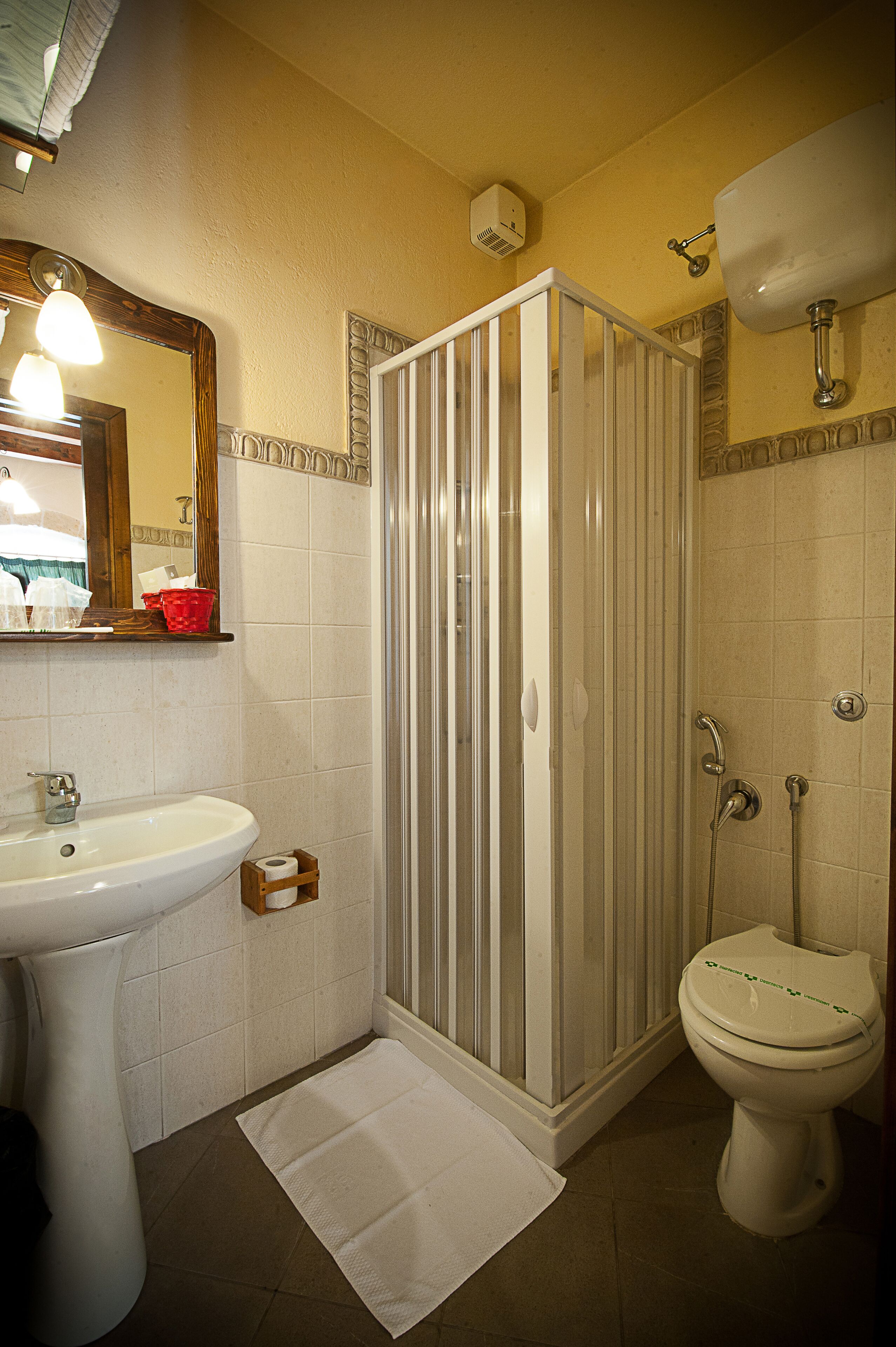 shower, hair dryer, towels, shampoo