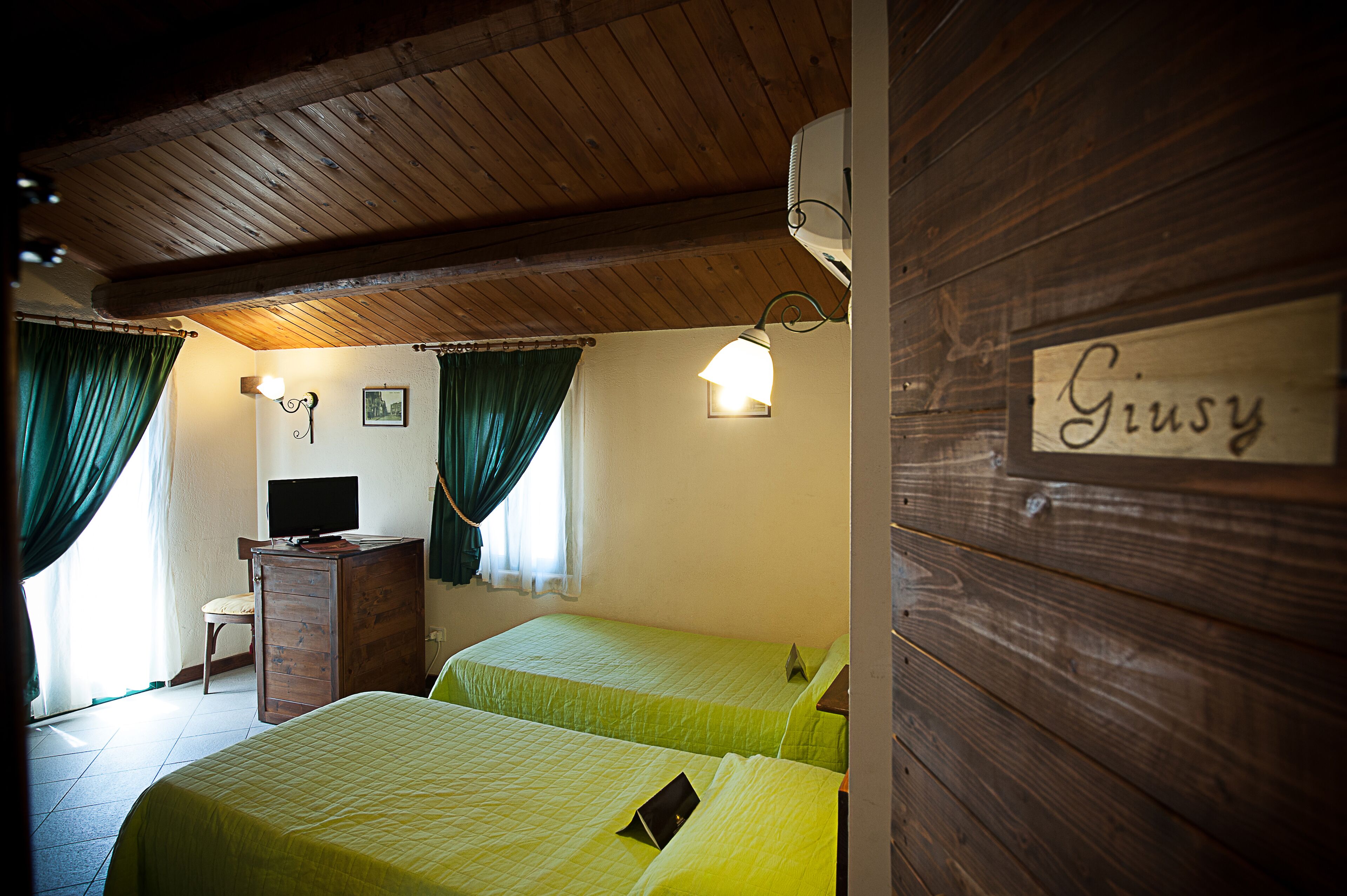 double or twin room | minibar, free wifi, bed sheets