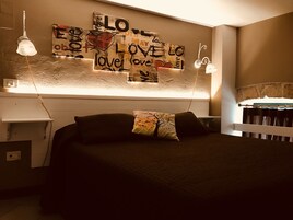 Minibar, wifi gratis y ropa de cama 