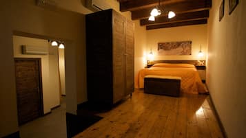 Minibar, free WiFi, bed sheets