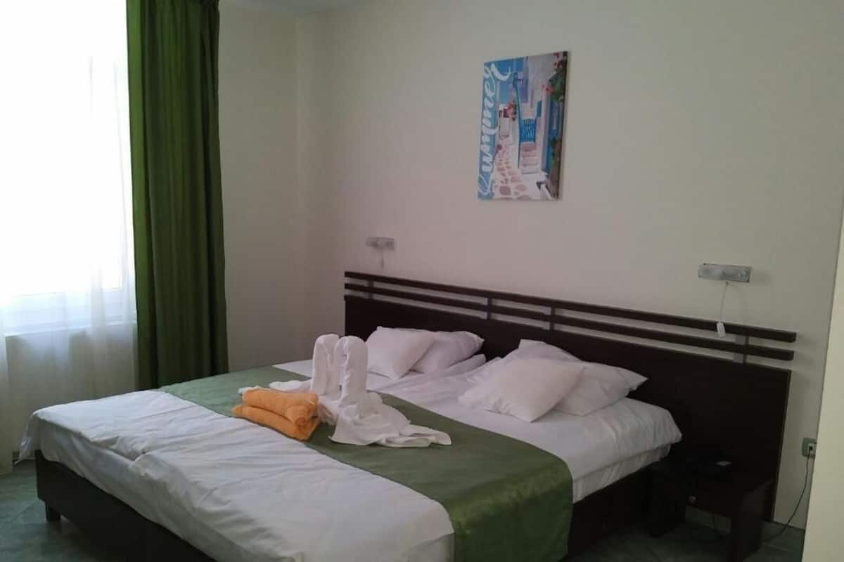 Chambre Double Standard, 1 trĂšs grand lit
