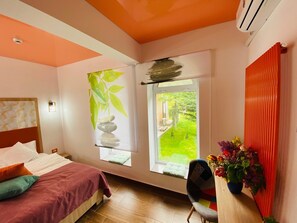 Kamar Double Eksekutif | Seprai antialergi, minibar, dan didekorasi berbeda-beda