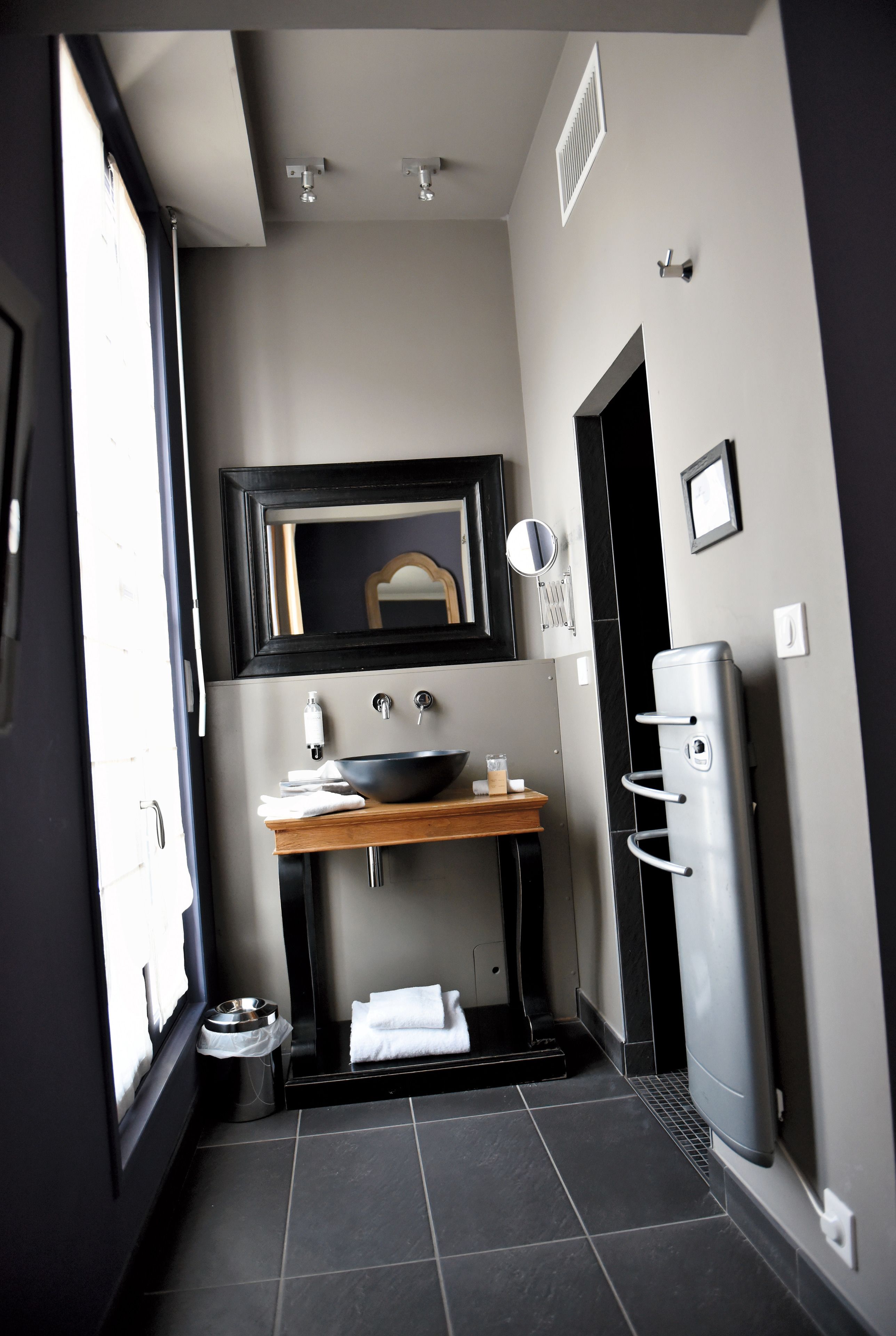 shower, rainfall showerhead, free toiletries, hair dryer