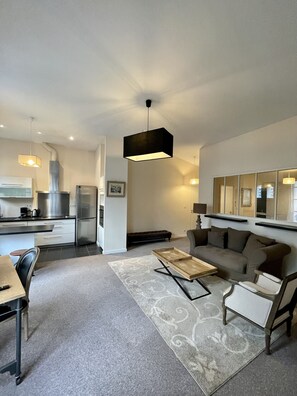 City Studio Suite | Living area | Flat-screen TV - Hotel Particulier - La Chamoiserie (Niort)