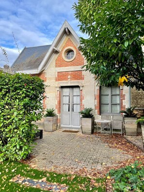 Premium bedding, in-room safe, individually decorated - Hotel Particulier - La Chamoiserie (Niort)