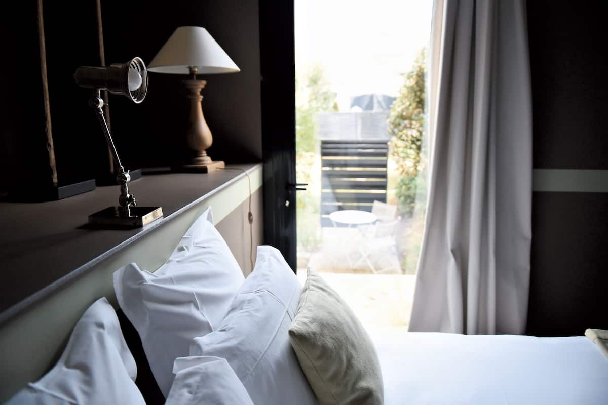 Premium bedding, in-room safe, individually decorated