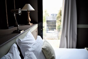 Comfort Double Room, Terrace | Premium bedding, in-room safe, individually decorated - Hotel Particulier - La Chamoiserie (Niort)