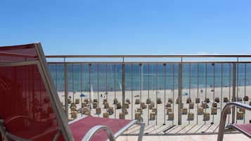 Junior-Zimmer, 1 Doppelbett, Strandblick | Allergikerbettwaren, Minibar, Zimmersafe, Schreibtisch