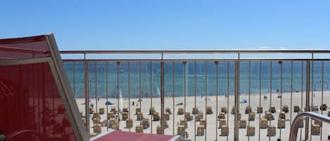 Literie hypoallergénique, minibar, coffres-forts dans les chambres