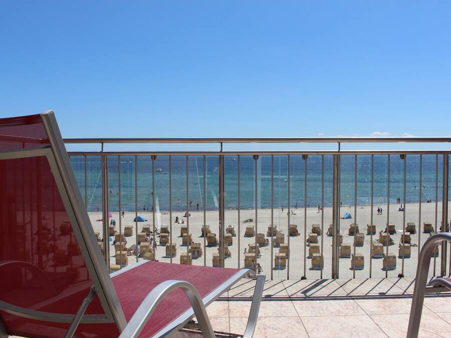 Junior Room, 1 Double Bed, Beach View | Hypo-allergenic bedding, minibar, in-room safe, desk