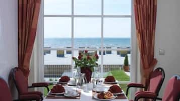 Breakfast and dinner served, ocean views