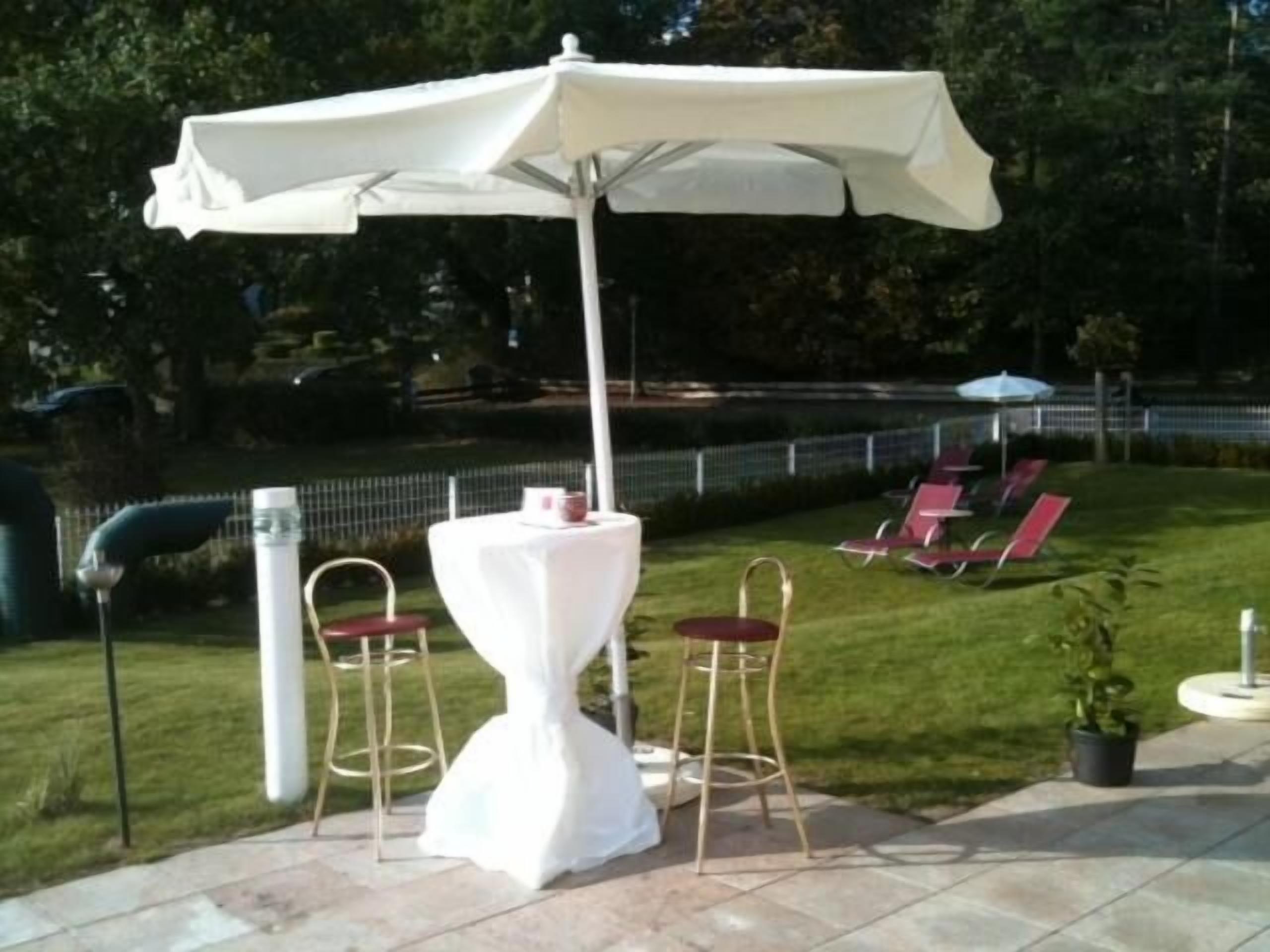 breakfast and dinner served, sea views