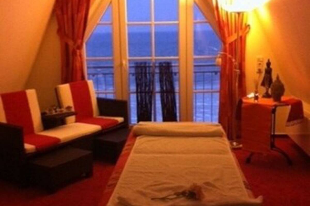 body treatments, aromatherapy, deep-tissue massages, sports massages