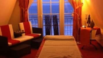 Body treatments, aromatherapy, deep-tissue massages, sports massages