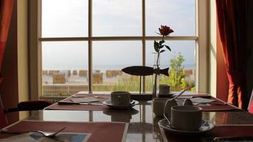Café da manhã e jantar