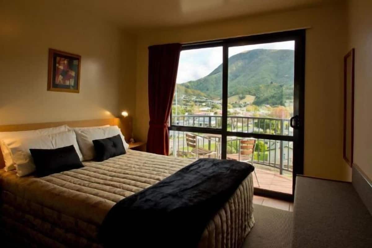 Premium bedding, Select Comfort beds, in-room safe, blackout drapes