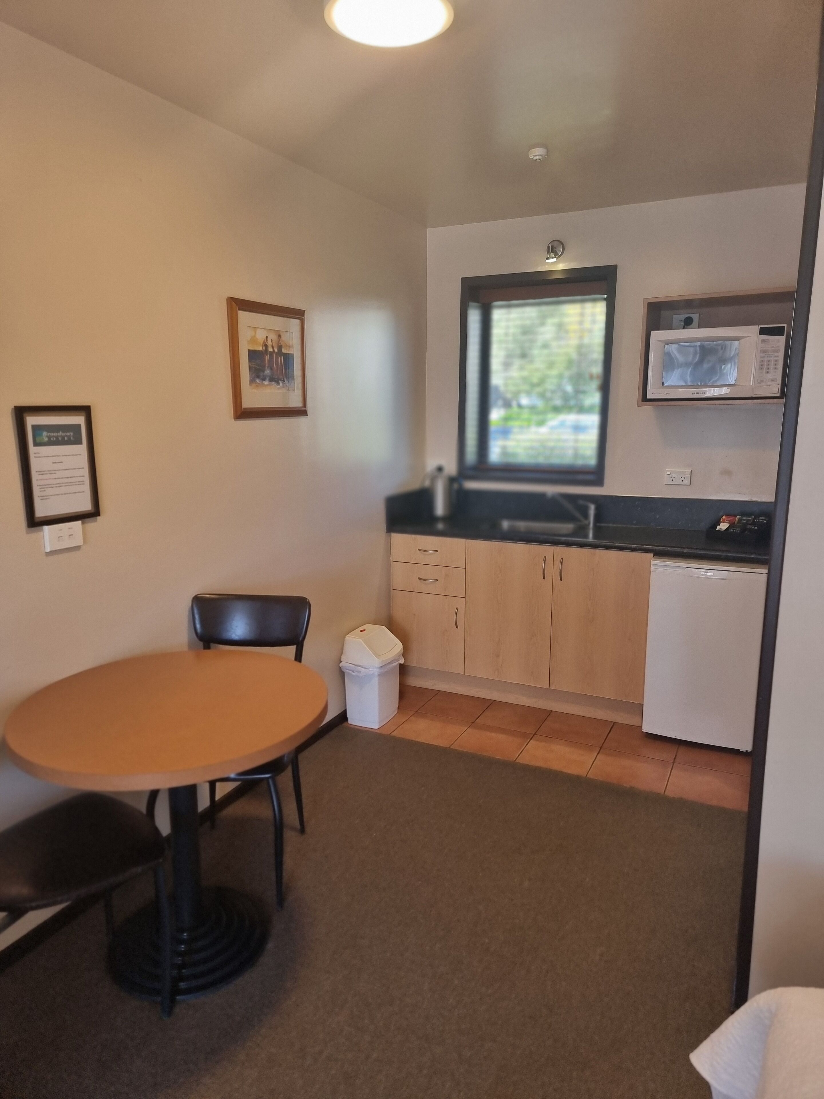 Standard Studio with Queen Bed | Private kitchen