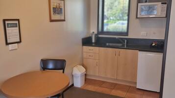 Standard Studio with Queen Bed | Private kitchen