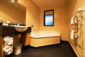 Apartment, 2 Bedrooms, Jetted Tub | Bilik Mandi | Pancuran mandi, kelengkapan dandanan diri percuma, pengering rambut